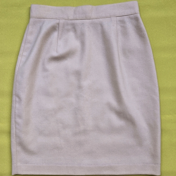 Skirt United Colors of Benetton Italy Wool Size 40 Like new - Picture 1 of 13